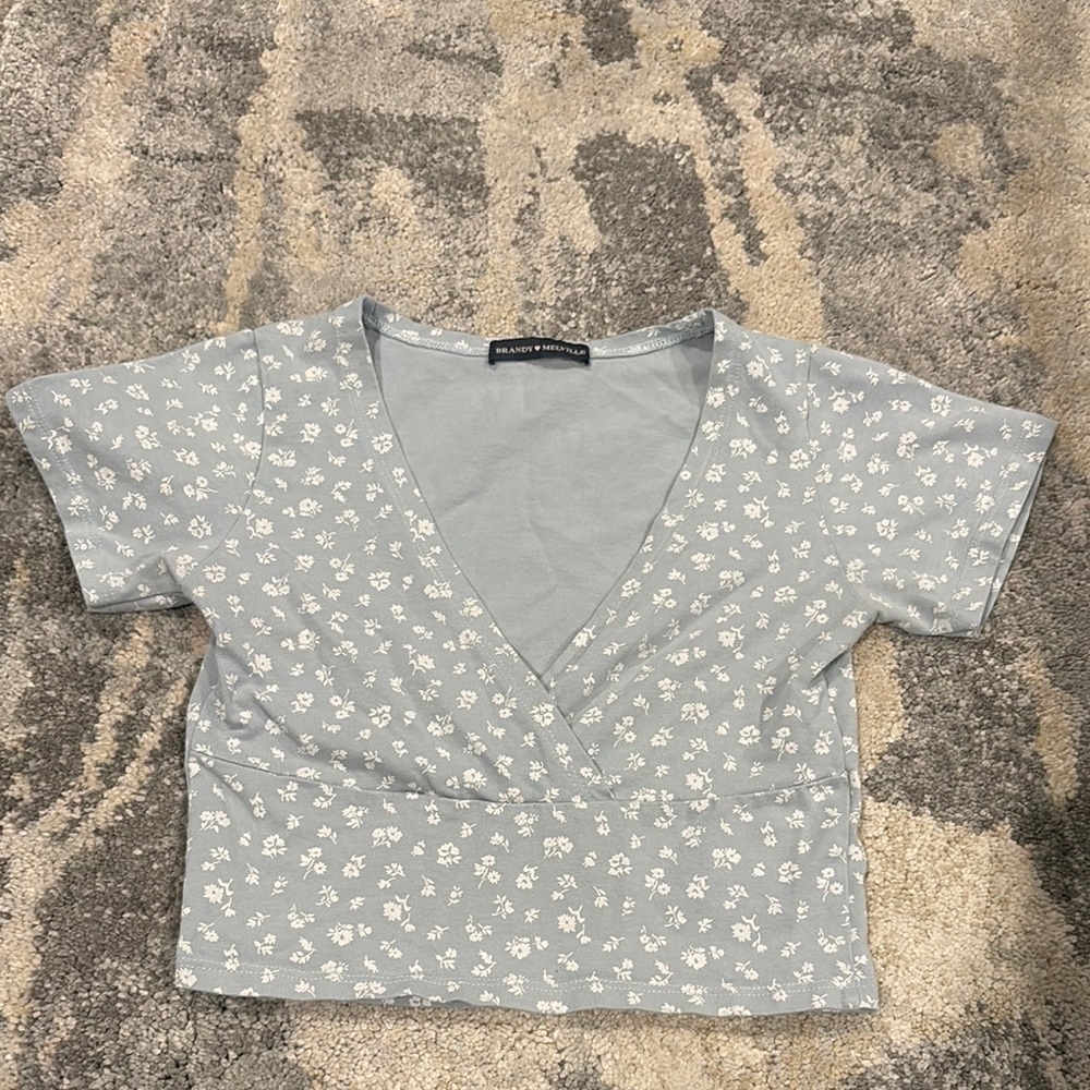 BRANDY MELVILLE FLORAL TOP